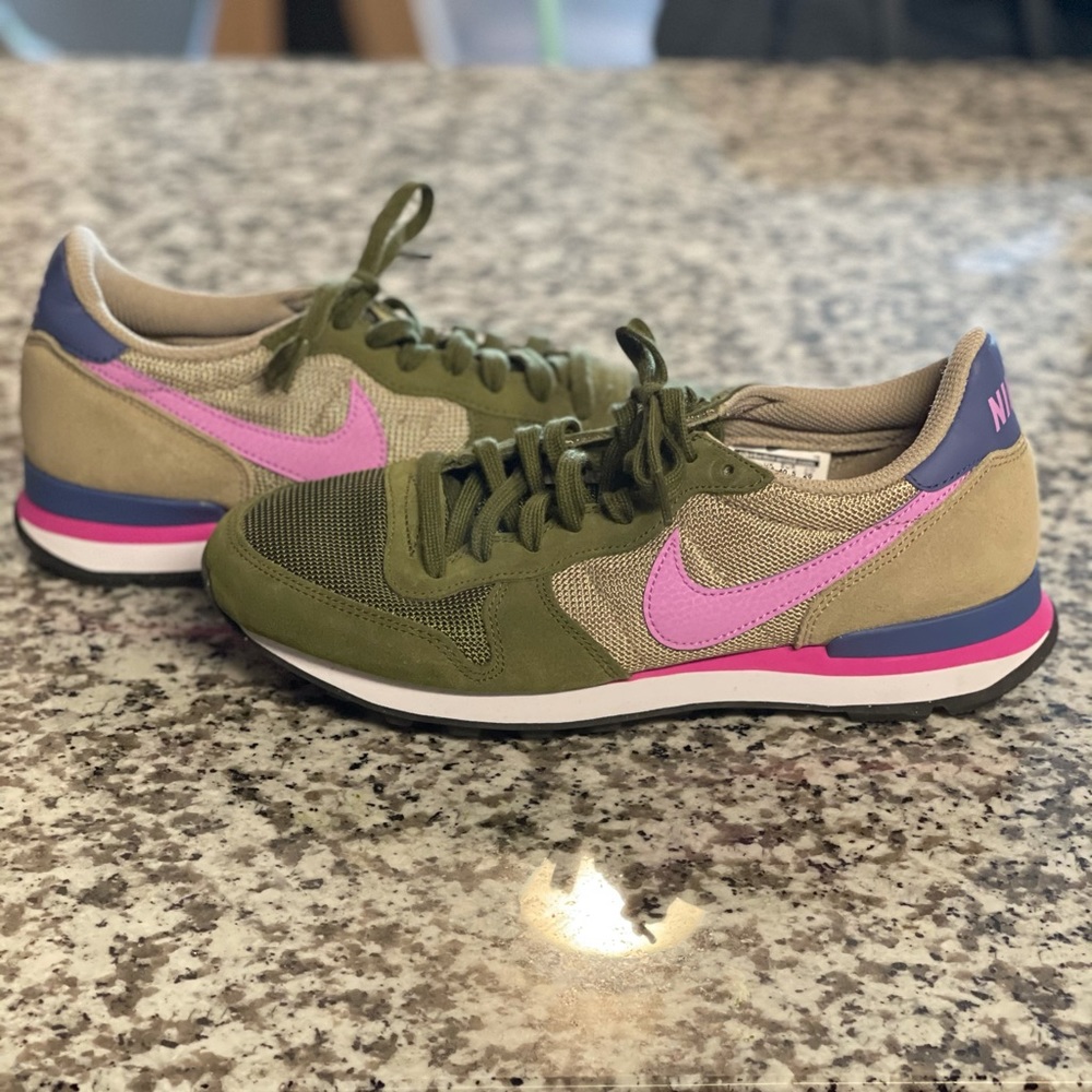 NBW Nike Size 9 Shoes